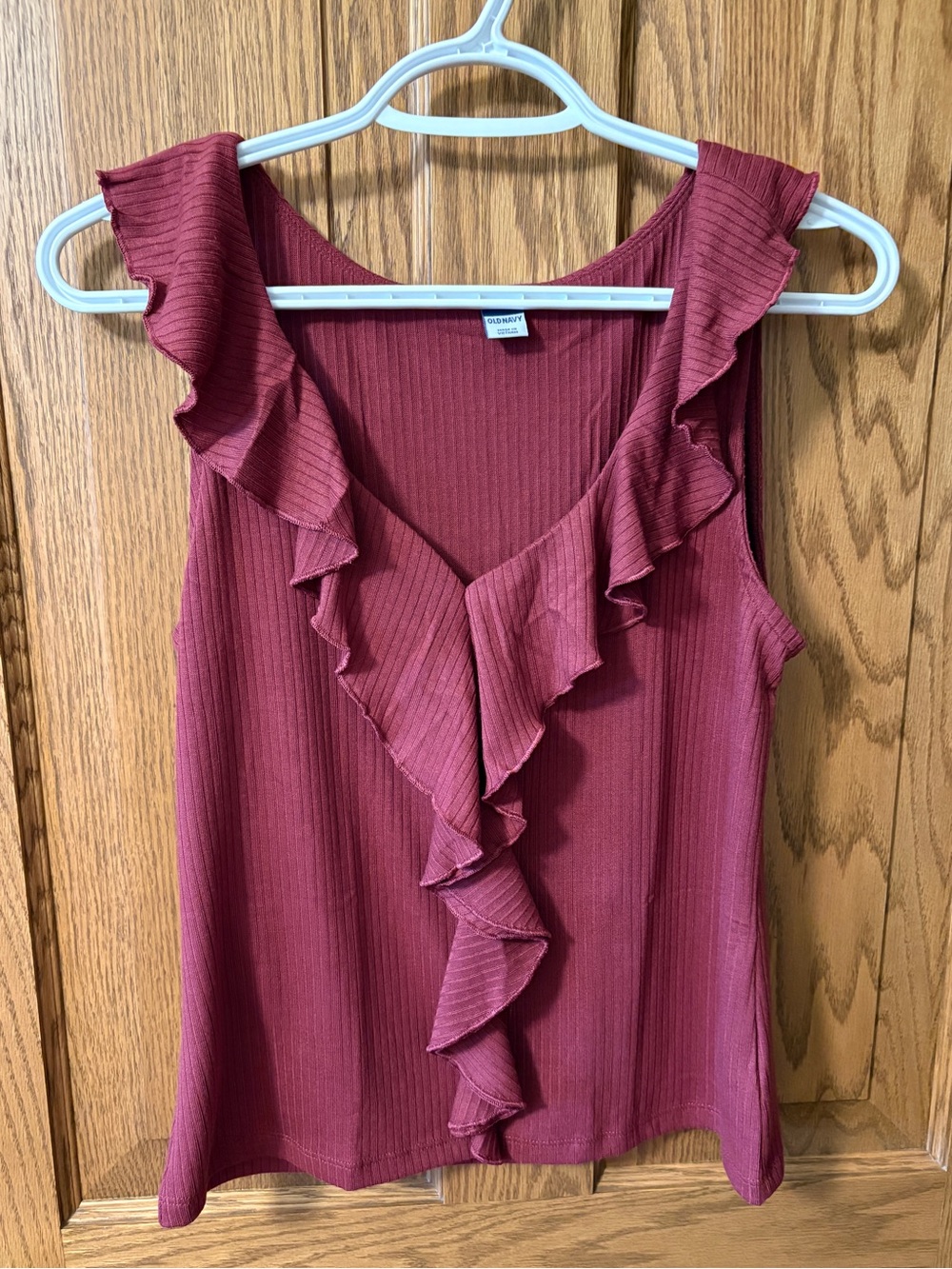 Old Navy Ribbed Ruffle V-Neck Camisole in Wine